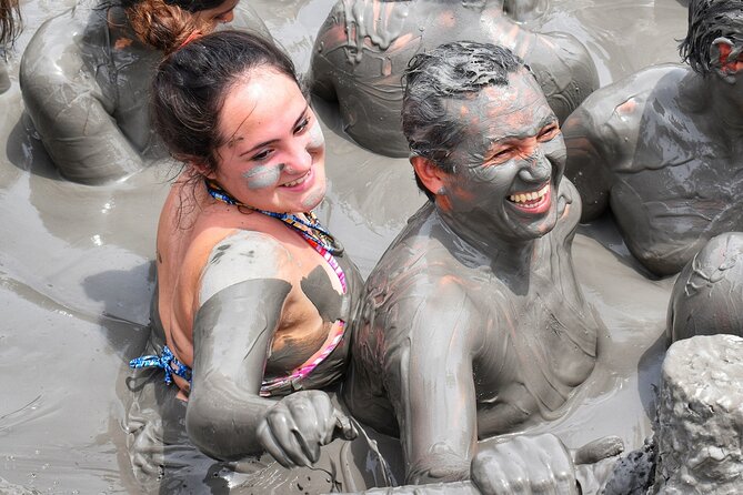 Totumo volcano tour + snack - Stop 2: Volcan de Lodo El Totumo Mud Therapy, Massage, and Rinse