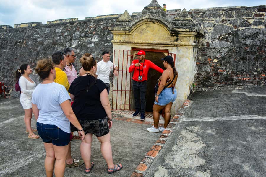 Tour Compartido al Castillo San Felipe de Barajas Cartagena - Getsemaní to San Felipe, the walk that makes Cartagena make sense
