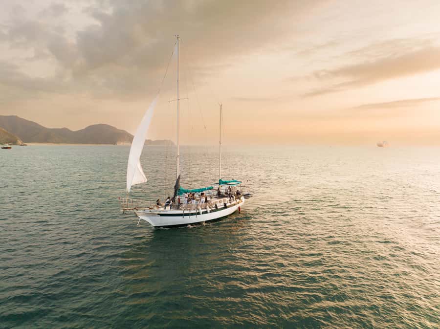 Tour en Velero a Bahía Concha Parque Tayrona - Who should book this velero day to Bahía Concha