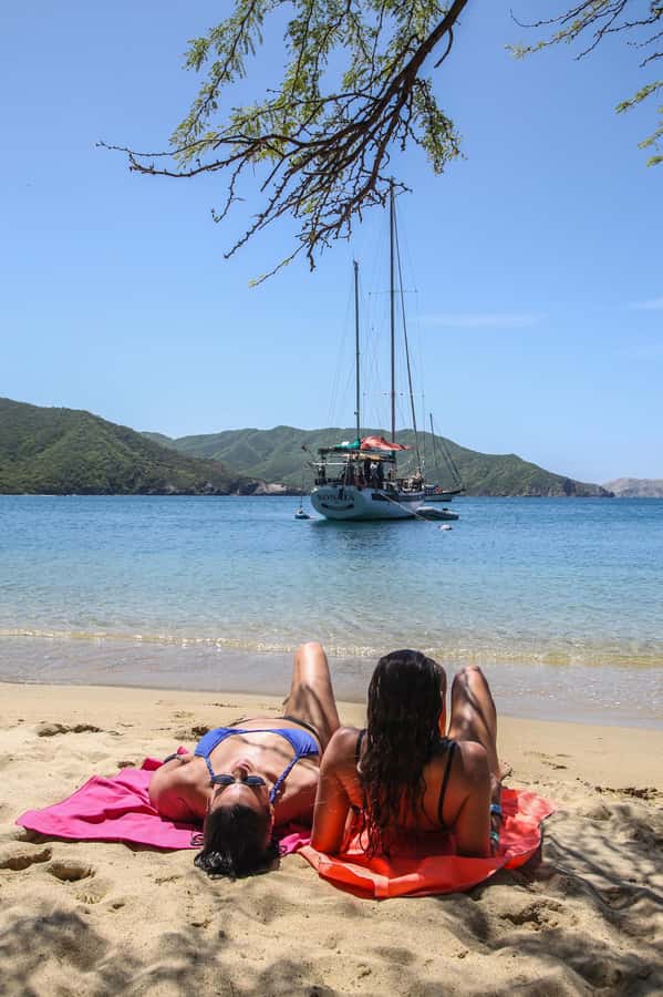 Tour en Velero a Bahía Concha Parque Tayrona - Why Bahía Concha feels like the main event