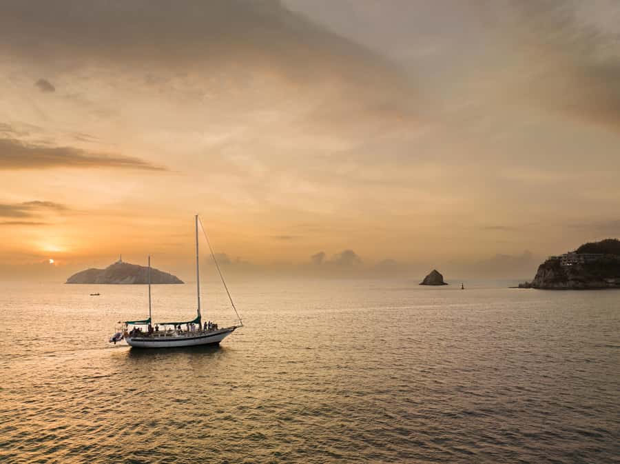 Tour en Velero a Bahía Concha Parque Tayrona - Noon lunch at the beach: what’s on your plate
