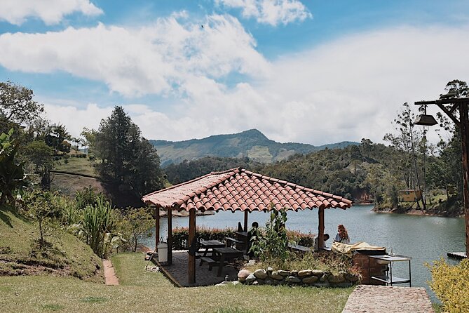 Tour Guatapé - Why This Starts So Early (And Why It’s Smart)