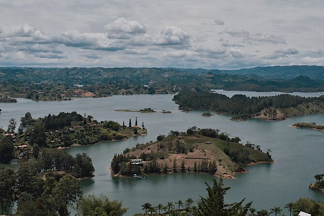 Tour Guatapé - Stop 2: Replica del Viejo Peñol and the Story of the Reservoir