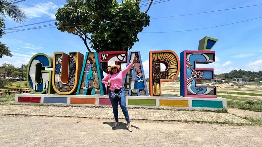 Tour Guatapé con visita a Granja de las Llamas y las Alpacas - English and group dynamics: what to expect with language