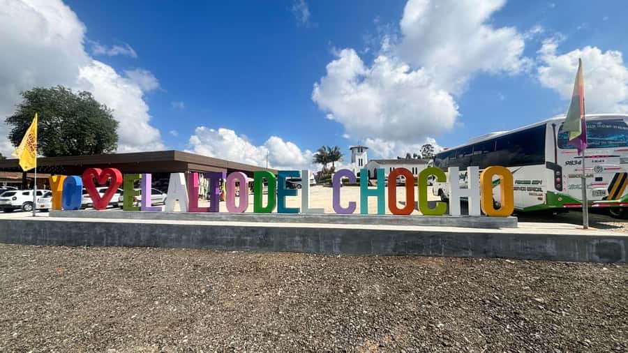 Tour Guatapé con visita a Granja de las Llamas y las Alpacas - Marinilla breakfast and a quick photo stop: the warm-up phase