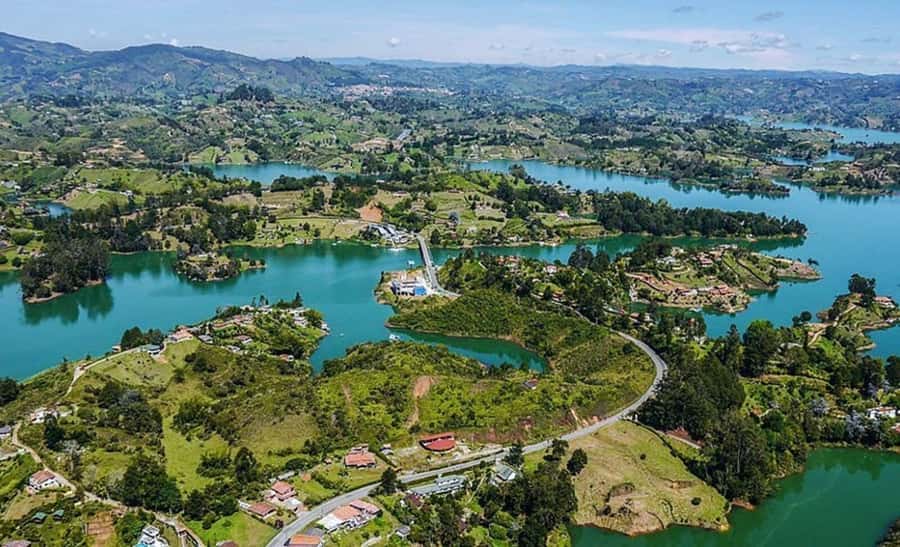 Tour Guatapé - Piedra del Peñol with departure from Medellín - Why Guatapé and Piedra del Peñol fit perfectly into a Medellín day trip