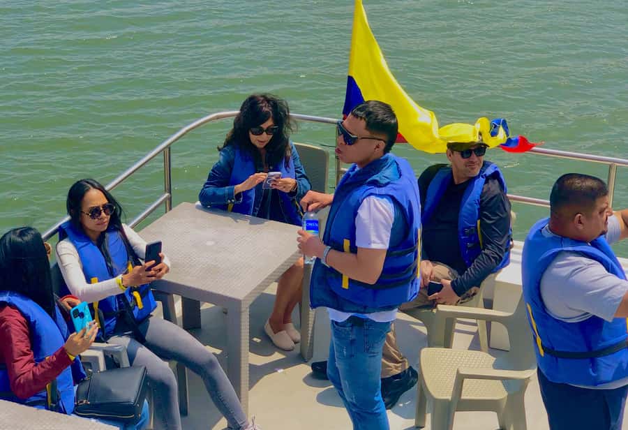 Tour Guatapé - Piedra del Peñol with departure from Medellín - Food, shopping, and the pace of the day: fast, but not frantic