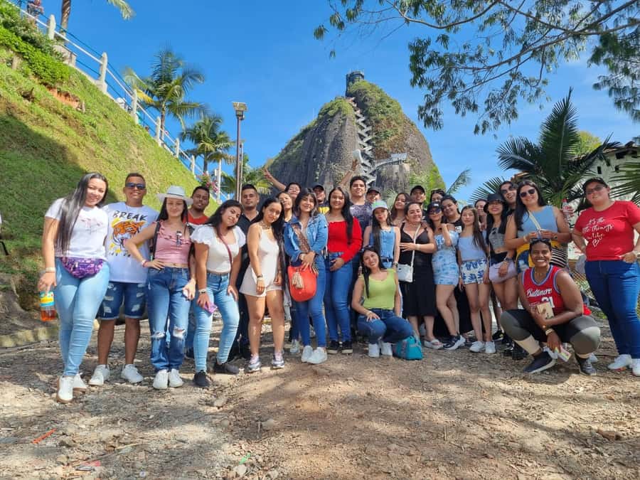 Tour Guatapé - Piedra del Peñol with departure from Medellín - 7:30 am pickup and regional breakfast: start strong, not stressed