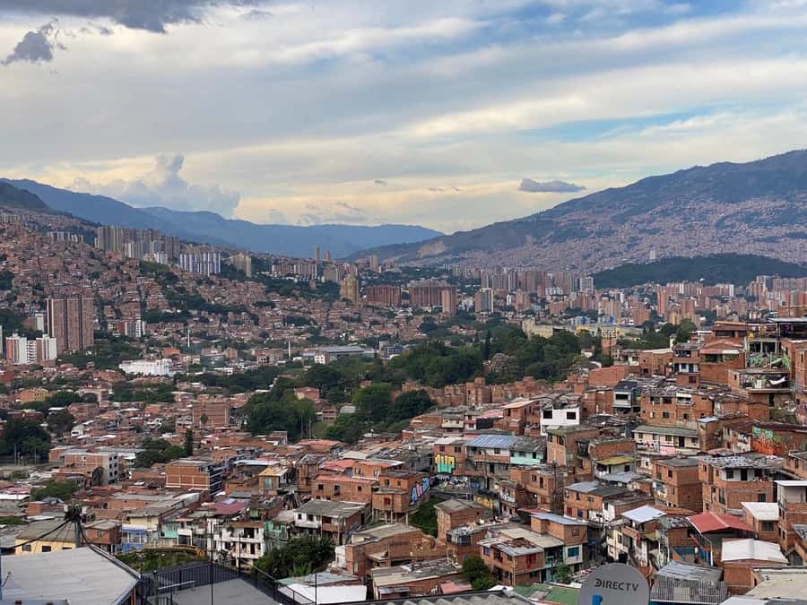 Tour Medellín: Pablo Escobar and Commune 13 - Comuna 13: Street-Art Resilience, Plus Crafts and an Artisanal Palette