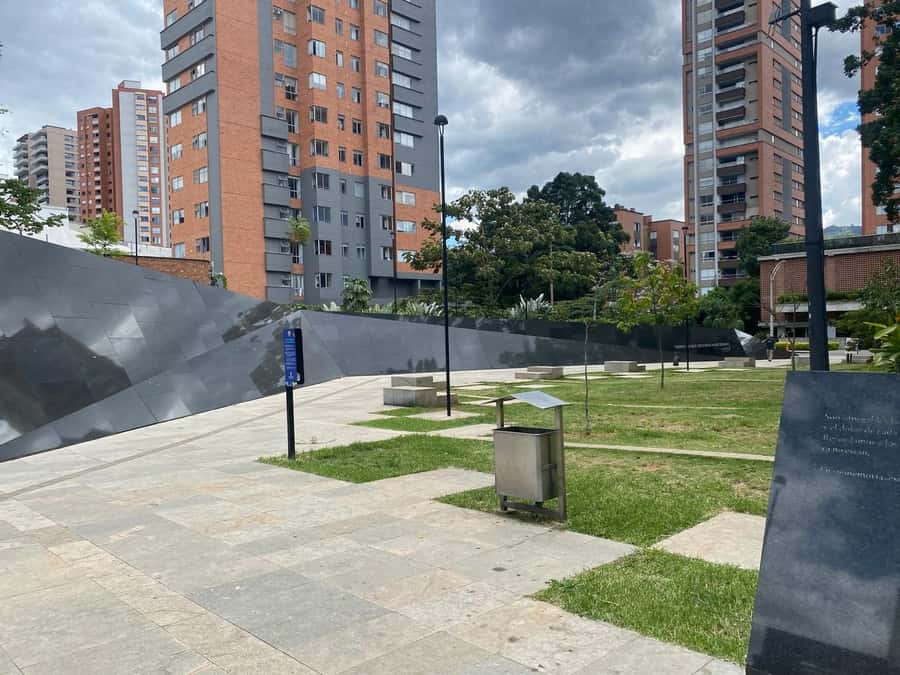 Tour Medellín: Pablo Escobar and Commune 13 - Your Guide Makes the Difference, Alejandro and Cesar