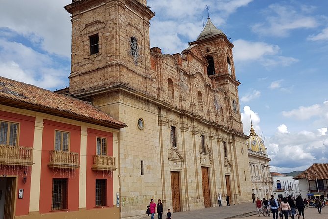 Tour of Zipaquirá: Visit the Salt Cathedral and the main squares - Lunch in Zipaquirá: Real Colombian Food, No-Nonsense Timing