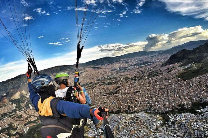 Tour Paragliding - Your pilot and the Camantours Medellín team (Camilo, Joshua, Luis)