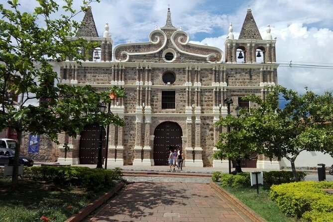 Tour Santa Fe de Antioquia - Guide experience, photo time, and why the pace feels relaxed