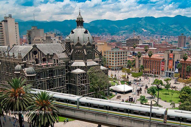 Transport airport hotel or hotel airport (private service) - Medellín airport transfer that starts fast after bags or at your hotel