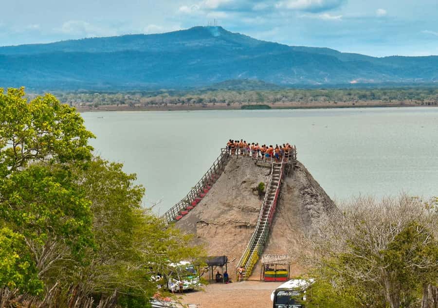 Volcan del Totumo + Playa + Piscina - The short bus ride to Cartagena, and a real break from the routine