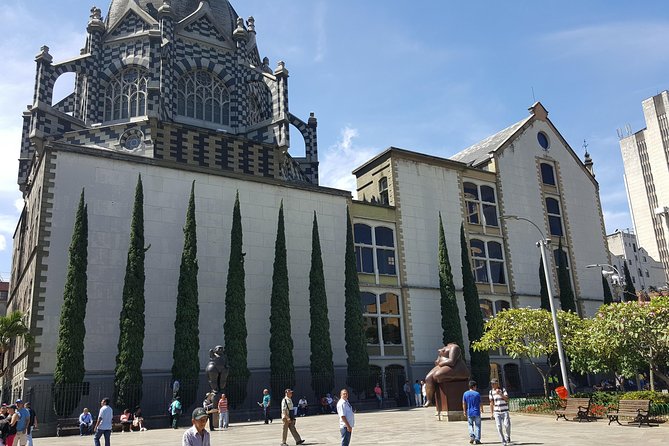 Walking tour downtown Medellín - El Laboratorio de Café: snack included, coffee costs extra