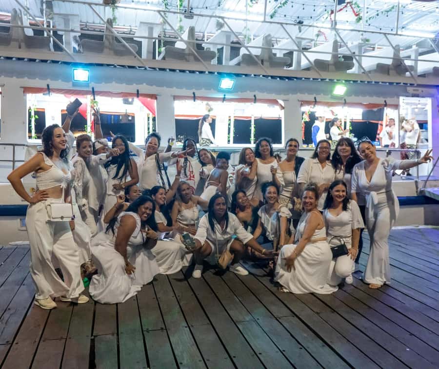 White Night Boat Party: Dinner Buffet, Dancing and Open Bar - Boarding at Puerta No 4, Muelle de la Bodeguita