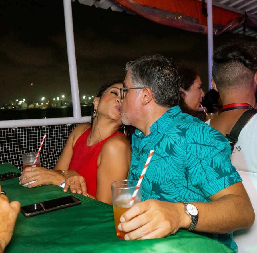 White Night Boat Party: Dinner Buffet, Dancing and Open Bar - Who this boat party is best for