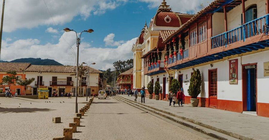 Zipaquirá Salt Cathedral & Andrés Carne de Res (Chía) - Small-group comfort, shared tour pacing, and guide quality